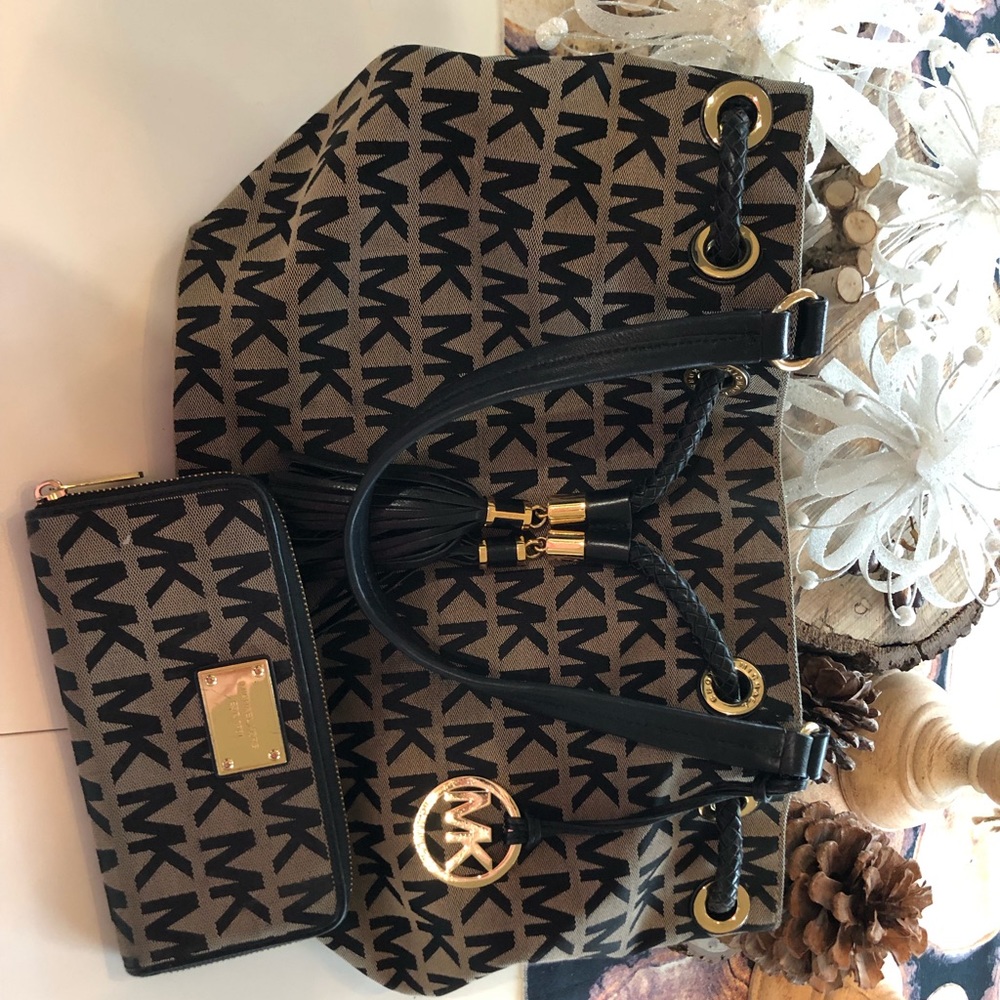 Black Michael Kors purse